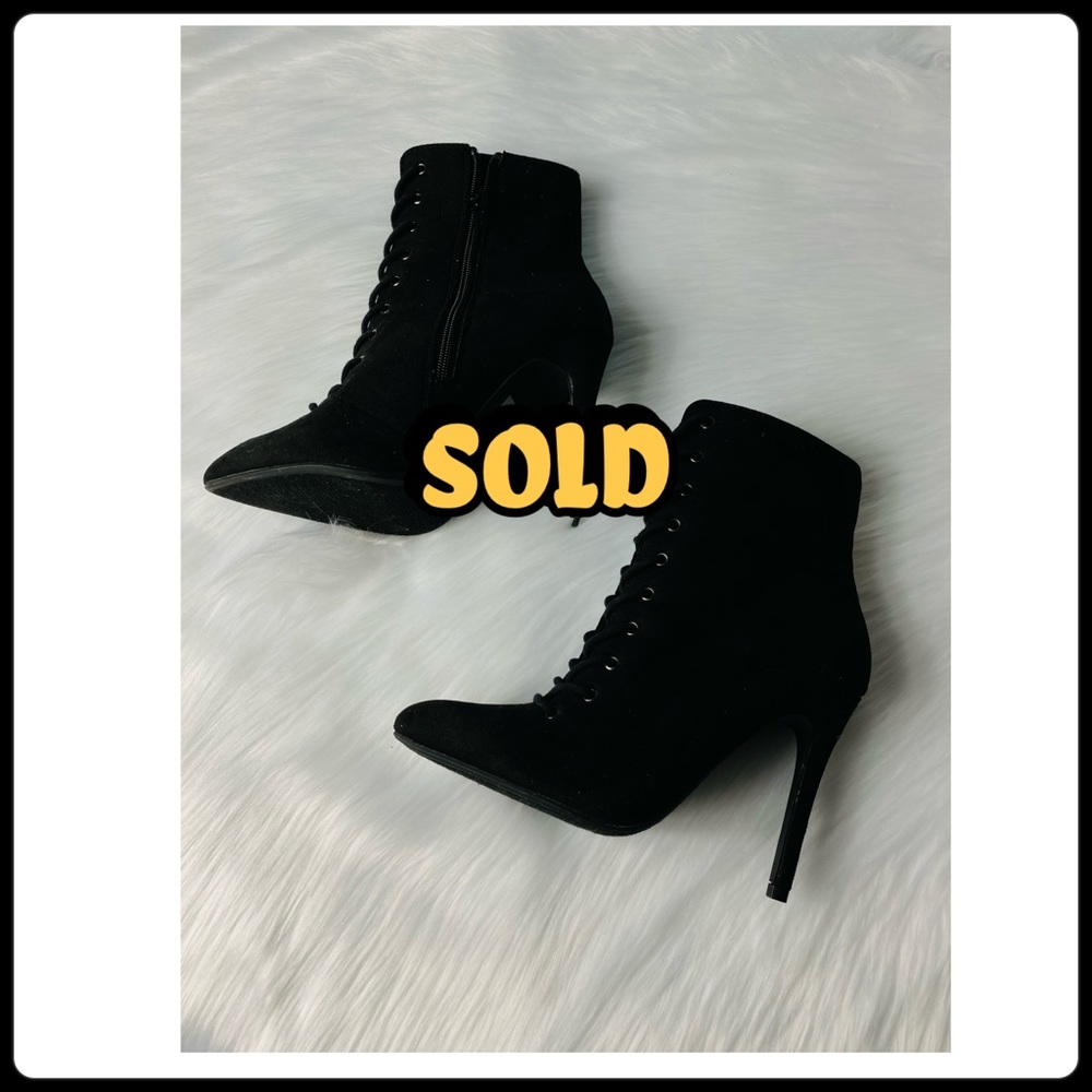 D Heart Shape Ankle Boots Size: 6